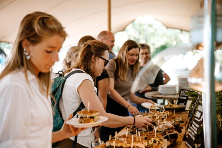Buffet buiten bij Fort aan de Klop