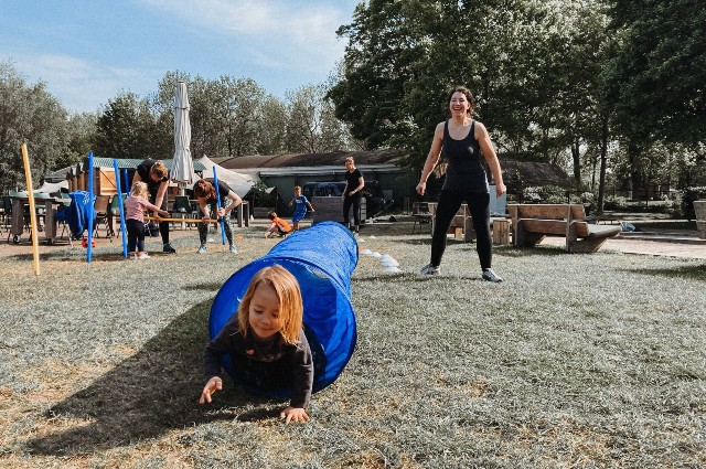 Ouder-kindsport op het fort