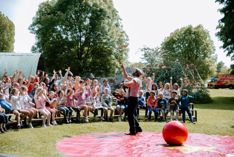 De Kinderkaravaan van Circus Snor op Terraseiland Fort aan de Klop in Utrecht.