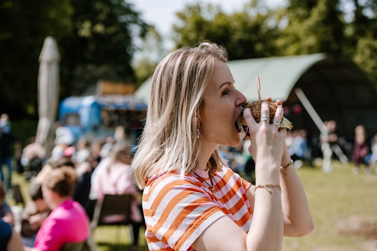 Smashburger eten op Terraseiland Fort aan de Klop in Utrecht.