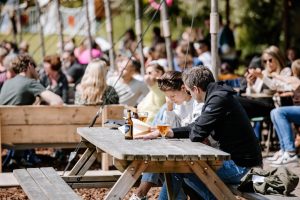 Terraseiland picknicktafel bier