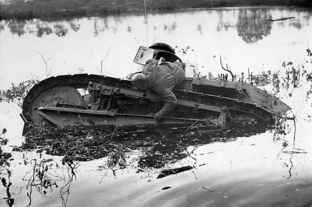 Tank in waterlinie